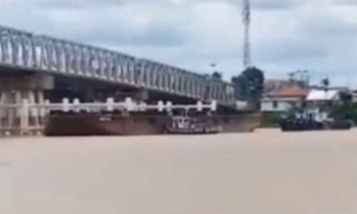 PPTB  Bertanggung Jawab, Ponton Batubara Nabrak Jembatan Aur Duri 1