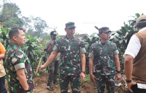 Danrem Wijayakusuma Dampingi Pangdam IV/Diponegoro dan Kapolda Jateng Tinjau Lokasi Longsor Petungkriyono