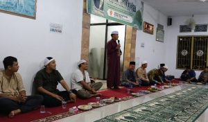 Warga Perumahan Kayla II Pasir Putih Memperingati Isra’ Mi’raj 1446 Hijriah di Musholla Nur Huda 