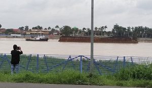 Aktivitas Angkutan Batubara Jalur Sungai Masih Eksis. Himbauan Pemerintah Provinsi Jambi Diduga Dikangkangi Pengusaha? 