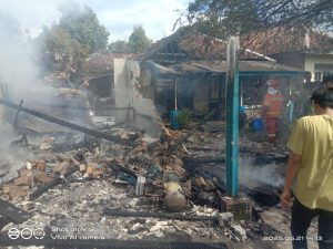 Diduga Akibat Korsleting Listrik, Bengkel dan Rumah di OKU Selatan Hangus Dilalap Api