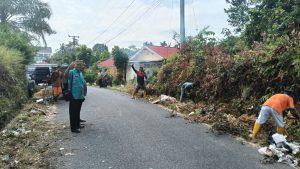 DLH Bungo Gelar Jumat Bersih Bersama Warga Perumahan Keyla II Pasir Putih, Angkut Tumpukan Sampah