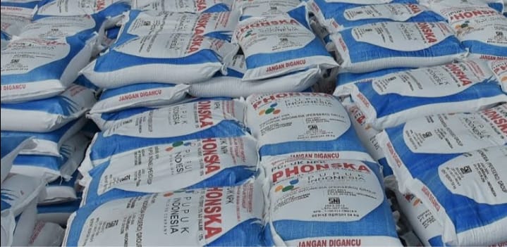 Rampok Hak Masyarakat, Diduga Kios Pengecer di Lampung Barat Naikan Harga Pupuk Bersubsidi Dua Kali Lipat Dari Harga Eceran Tertinggi (HET)