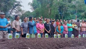 Pemdes Mbengan Gelar Pembagian Pupuk Biobost dan Sosialisasi untuk Mendukung Program Makan Gizi Gratis