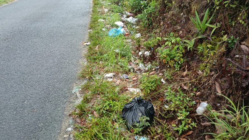 Kebiasaan Buruk Oknum Warga Kelurahan Pasir Putih Membuang Sampah Sembarangan